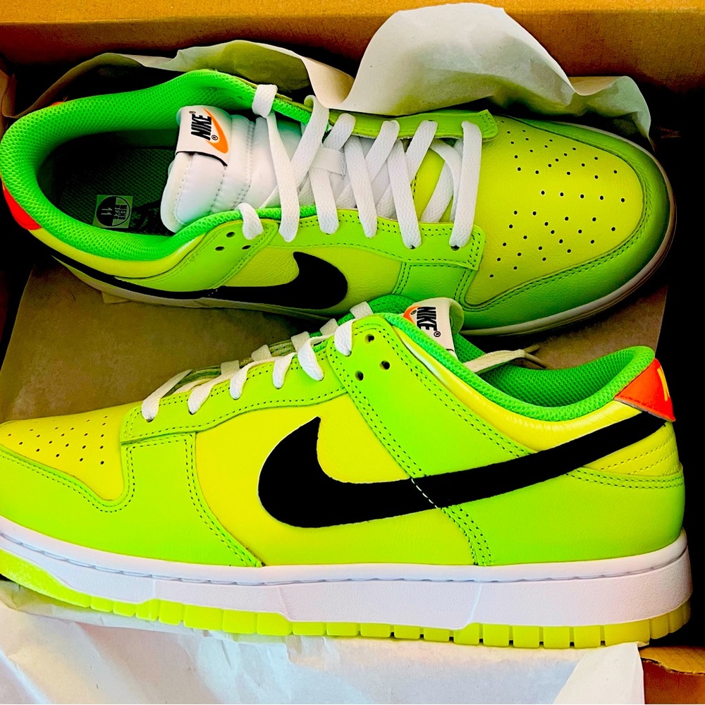 Nike dunk volt splash!BRAND NEW!! Size 11  combo w/ Nike volt slides sz 12! Rare